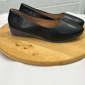 Love Brand Women’s Black Slip-on Loafers - size 43